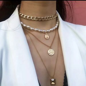 Multilayers necklace